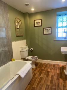 Ένα μπάνιο στο Fordie South Cottage