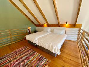 Ένα ή περισσότερα κρεβάτια σε δωμάτιο στο Amber Valley View Loft