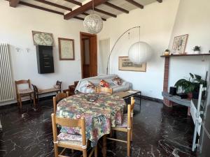 Ruang duduk di Q-Essence Apartment - LUCCA