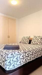 Ένα ή περισσότερα κρεβάτια σε δωμάτιο στο Las Americas Camison With Pool and Patio 7 By Tenerife365