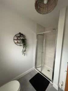 Ένα μπάνιο στο 1608 Bushmills Holiday Home +8 φωτογραφίες