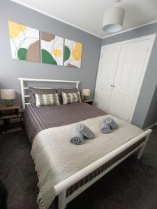 a bedroom with a bed with towels on it at Central City Apartment - Inverness centre in Inverness +20 photos