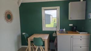 a kitchen with a table and a sink and a window at Recreatie aan de Vecht, Hooibergje 3, Weesp in Weesp +15 photos
