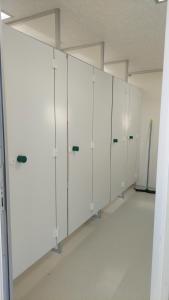 a row of white lockers in a room at Recreatie aan de Vecht, Hooibergje 3, Weesp in Weesp