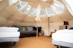 a room with a tent with a bed and windows at Stargazer Tent met sterrenuitzicht in Callantsoog