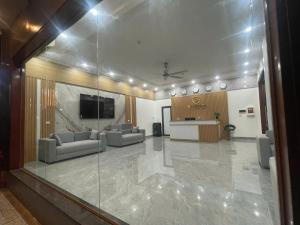 a large lobby with couches and a television and a counter at The Horizon Hotel in Ða Gia