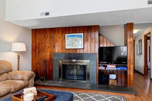 TV a/nebo společenská místnost v ubytování Three Ridges 27 With Wintergreen Advantage