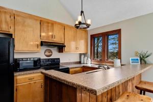 Kuchyň nebo kuchyňský kout v ubytování Three Ridges 27 With Wintergreen Advantage