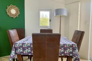 Un lugar para sentarse en Charming house with garden in Ars-en-Ré