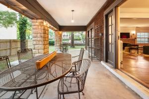 Χώρος καθιστικού στο Art House Near Westport, Plaza, & Downtown