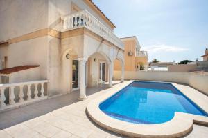 a swimming pool in the backyard of a house at Villa CARMENÇÓ in Empuriabrava