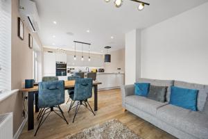Η κουζίνα ή μικρή κουζίνα στο 3 Bed Detached House - Sky Tv - Garden - Pets
