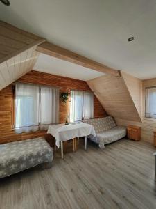 a living room with a table and a couch at ekoLOKUM - kameralnie, blisko centrum in Ostróda