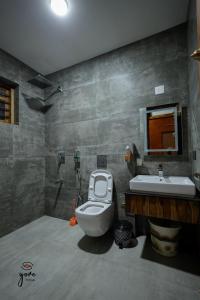 Ванная комната в Paithrukam house luxurious earthy homestay
