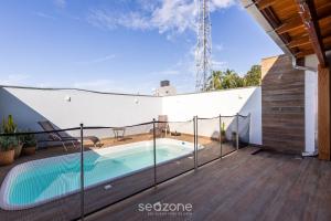 Πισίνα στο ή κοντά στο Casa c/ Piscina e Churrasqueira EKD0397