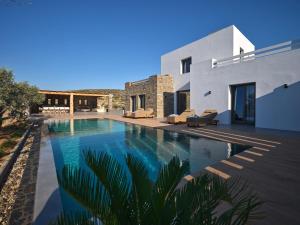a swimming pool in front of a house at Villa Zamira in Isterni