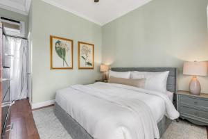 Voodi või voodid majutusasutuse CORTEZ at Azul Mansion Key West toas +25 fotot