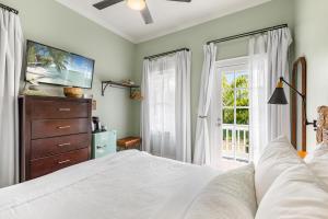 Ένα ή περισσότερα κρεβάτια σε δωμάτιο στο COHIBA at Azul Mansion Key West +28 φωτογραφίες