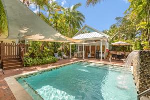 Πισίνα στο ή κοντά στο ROYAL PALM SUITE at Travelers Palm Inn Key West +21 φωτογραφίες