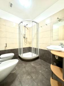 Ένα μπάνιο στο Hostdomus - Mughetto Apartment +22 φωτογραφίες