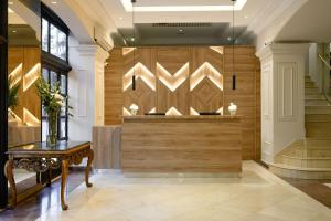 a lobby with a wooden wall and a table at Midtown Boutique Hotel in Buenos Aires