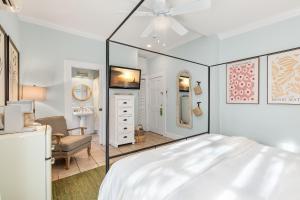 Фотография из галереи THE MALLORY SUITE at Inn on Fleming Key West! в Ки-Уэст