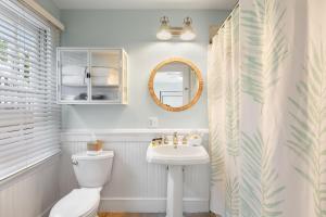 Фотография из галереи THE MALLORY SUITE at Inn on Fleming Key West! в Ки-Уэст +18 фотографий