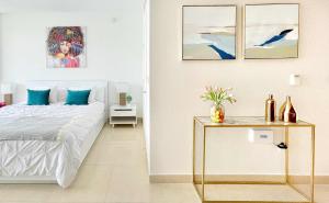 Postel nebo postele na pokoji v ubytování MVR Brickell Gem w Designer Touches