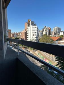 ein Blick auf eine Stadt von einem Balkon in der Unterkunft NUEVOCENTRO 1 in Cordoba