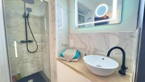 Ένα μπάνιο στο Le Photographe Cosy Douai centre
