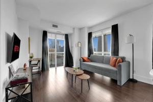 a living room with a couch and a table at Lakeview Unit - sleeps 11 people near CN Tower Union Rogers Centre and Convention Centre in Toronto