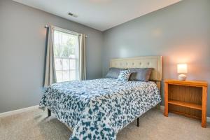 Katil atau katil-katil dalam bilik di Less Than 4 Mi to Dtwn Greensboro Renovated Home with Yard!
