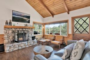 Khu vực ghế ngồi tại Black oak cabin #1977