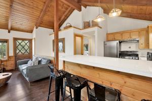 Nhà bếp/bếp nhỏ tại Black oak cabin #1977