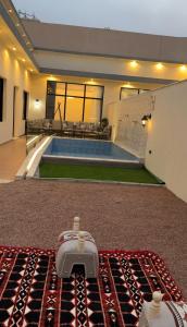 a room with a swimming pool and a toy machine at وطن in Hafr Al Baten