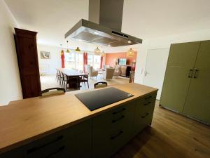 Gallery image of Studio dans résidence avec salon et cuisine partagés - 403 in Épron +4 photos