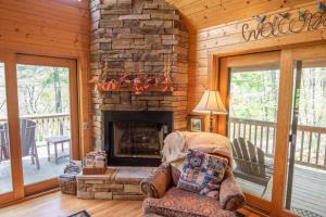 Fotografie z fotogalerie ubytování Private Hike to the New River - Hot Tub, Fire Pit, and Foosball v destinaci West Jefferson