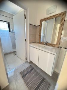 Ένα μπάνιο στο Alojamiento Termas de Federacion a 200 metros