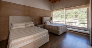 En eller flere senge i et værelse på Casa Cundi, Contemporary Living in Nature