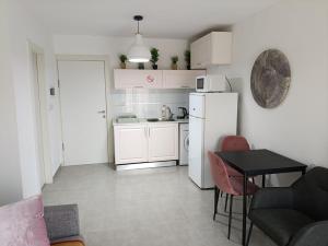 Кухня или мини-кухня в Uni Comfort
