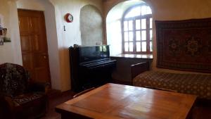 Posezení v ubytování Guest House Shota