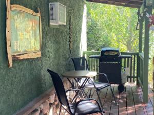 Gambar di galeri bagi Shady Creekside Cabin di Miramonte