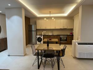 a kitchen with a table and chairs in it at Il tramonto in Vlorë