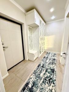an empty room with a closet and a door at Уютные Апартаменты в ЖК Life Park in Astana +2 photos