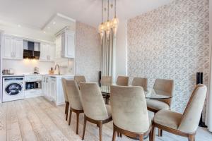 a kitchen and dining room with a table and chairs at Eco Villa BEGONVİL in Kalkan