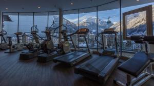a gym with a view of the mountains at Appartements zum Strossna in Mayrhofen