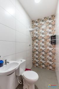 a bathroom with a toilet and a sink at Casa Gruta do Macaco - MA02I in Solemar