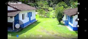 an aerial view of two houses with a yard at Casas de Campo com Piscina, Pesca - Mata Atlântica in Juquitiba