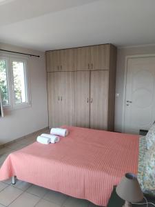 Ένα ή περισσότερα κρεβάτια σε δωμάτιο στο Litsa House