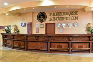 Preddverje oz. recepcija v nastanitvi Estreya Residence Hotel and SPA